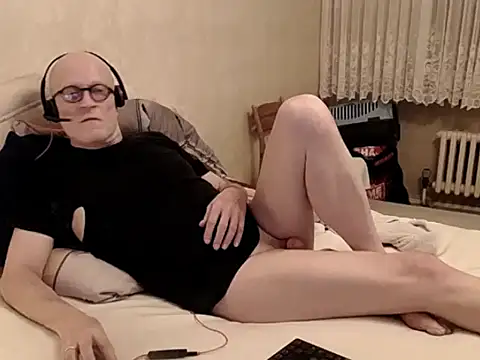 Snapshot of HornyRalfi55 chatting on December 2024 11:20:01 PM HornyRalfi55 online show from December 2024 11:20:01 PM