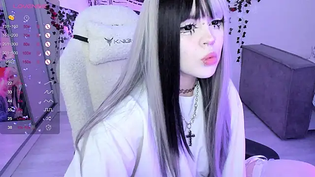 Snapshot of SelenaCute chatting on November 2025 05:39:02 AM SelenaCute online show from November 2025 05:39:02 AM