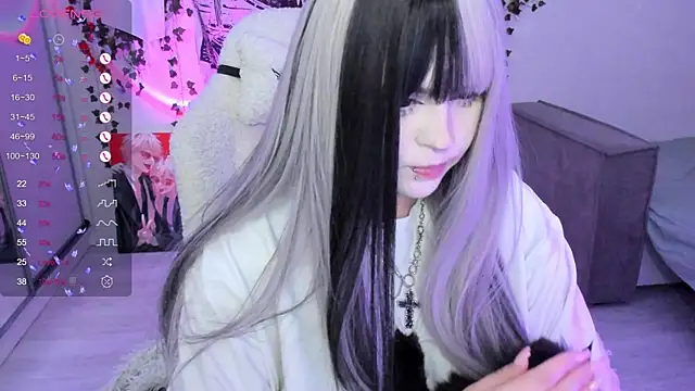 Snapshot of SelenaCute chatting on November 2025 04:45:02 AM SelenaCute online show from November 2025 04:45:02 AM