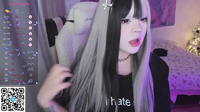 Snapshot of SelenaCute chatting on January 2026 07:35:02 AM SelenaCute online show from January 2026 07:35:02 AM