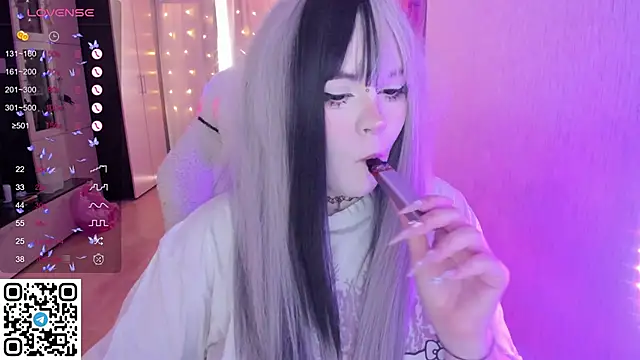 Snapshot of SelenaCute chatting on March 2026 06:08:01 AM SelenaCute online show from March 2026 06:08:01 AM