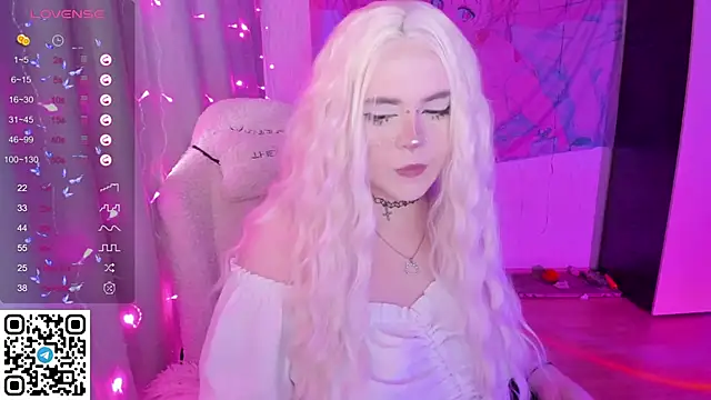 Snapshot of SelenaCute chatting on April 2026 11:01:02 AM SelenaCute online show from April 2026 11:01:02 AM