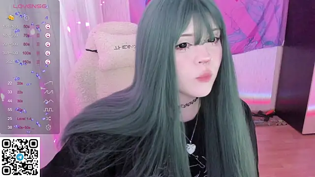 Snapshot of SelenaCute chatting on May 2026 06:00:01 AM SelenaCute online show from May 2026 06:00:01 AM