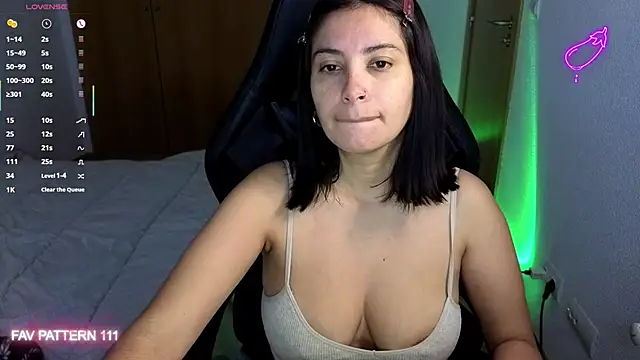 Snapshot of AnnaQueen chatting on March 2026 02:37:01 AM AnnaQueen online show from March 2026 02:37:01 AM