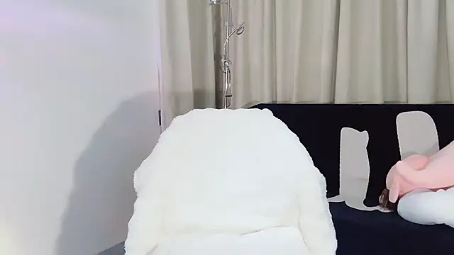 Snapshot of lvy-w chatting on February 2025 11:28:02 AM lvy-w online show from February 2025 11:28:02 AM