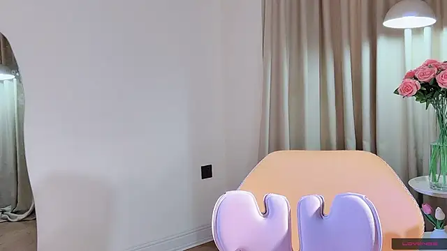 Snapshot of lvy-w chatting on April 2026 04:17:02 AM lvy-w online show from April 2026 04:17:02 AM