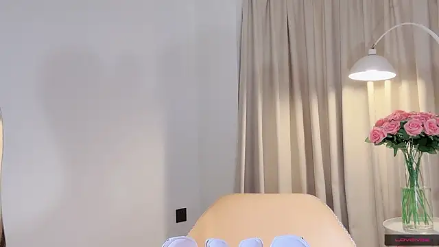 Snapshot of lvy-w chatting on April 2026 01:32:01 AM lvy-w online show from April 2026 01:32:01 AM