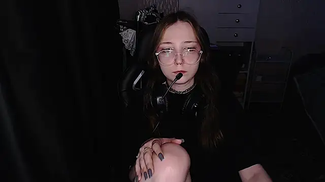 AmeliaKamishiro online show from December 2025 04:24:01 PM