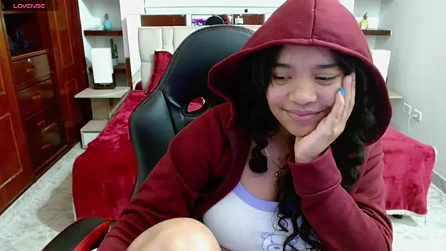 laureentt  online show from February 2025 10:08:02 AM