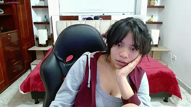 laureentt  online show from March 2025 09:22:02 AM