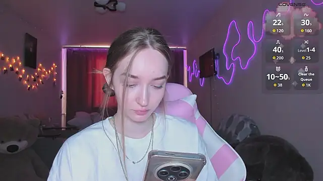 Snapshot of MoonDust chatting on March 2026 11:27:01 AM MoonDust online show from March 2026 11:27:01 AM