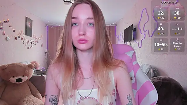 Snapshot of MoonDust chatting on March 2026 11:33:02 AM MoonDust online show from March 2026 11:33:02 AM