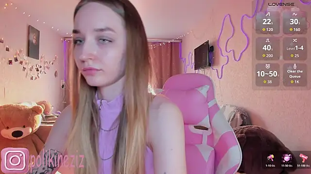 Snapshot of MoonDust chatting on March 2026 02:17:01 PM MoonDust online show from March 2026 02:17:01 PM