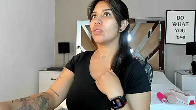 sharlott18 online show from December 2024 03:22:02 PM