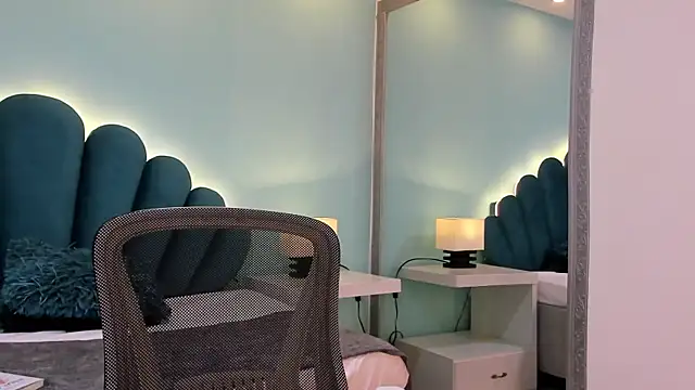 sharlott18 online show from October 2025 12:15:01 PM