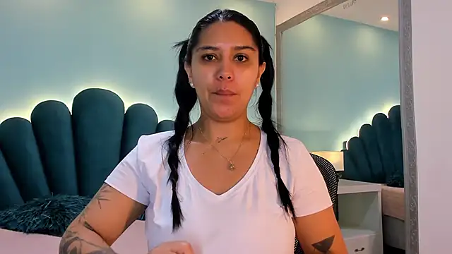 sharlott18 online show from December 2025 12:25:01 PM