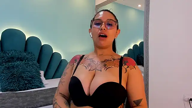 sharlott18 online show from March 2026 04:35:01 PM