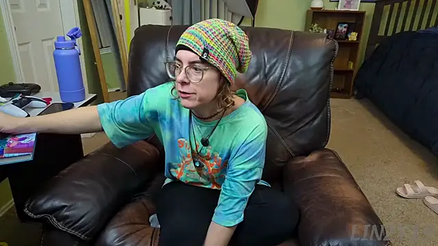 Snapshot of Linzy_19 chatting on December 2024 02:35:02 AM Linzy 19 online show from December 2024 02:35:02 AM