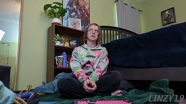 Snapshot of Linzy_19 chatting on December 2024 03:20:02 PM Linzy 19 online show from December 2024 03:20:02 PM