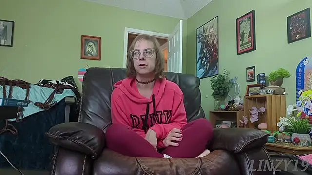 Snapshot of Linzy_19 chatting on January 2025 04:31:02 PM Linzy 19 online show from January 2025 04:31:02 PM