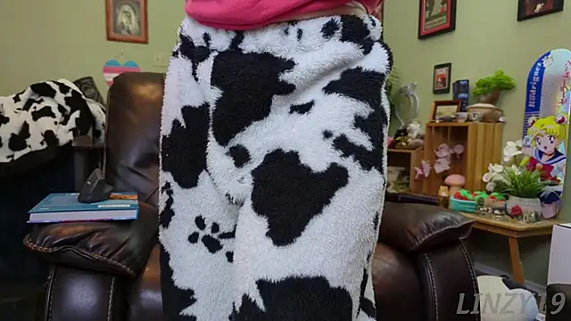 Snapshot of Linzy_19 chatting on January 2025 05:15:01 PM Linzy 19 online show from January 2025 05:15:01 PM