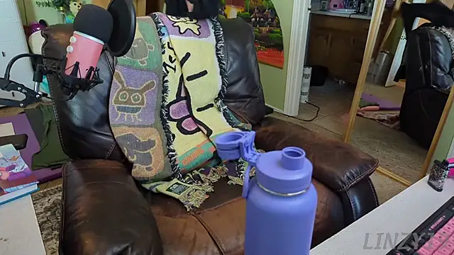 Snapshot of Linzy_19 chatting on March 2025 09:15:02 PM Linzy 19 online show from March 2025 09:15:02 PM