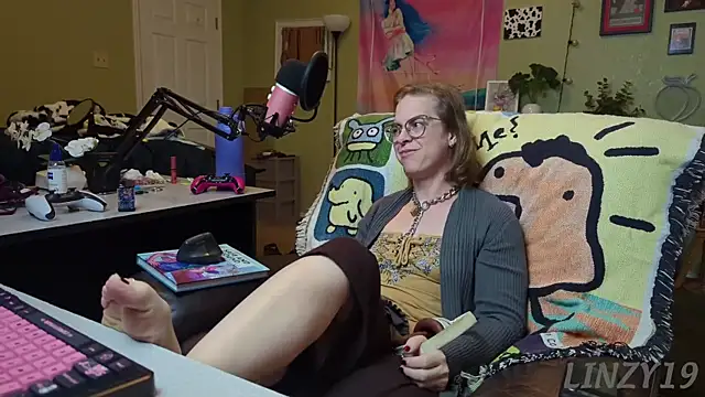 Snapshot of Linzy_19 chatting on March 2025 03:02:02 AM Linzy 19 online show from March 2025 03:02:02 AM