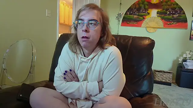 Snapshot of Linzy_19 chatting on September 2025 01:21:01 PM Linzy 19 online show from September 2025 01:21:01 PM