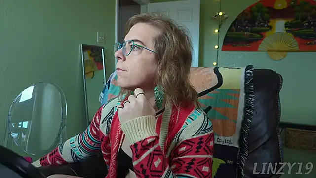 Snapshot of Linzy_19 chatting on September 2025 04:56:01 PM Linzy 19 online show from September 2025 04:56:01 PM