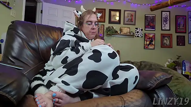 Linzy 19 online show from November 2025 04:44:02 AM