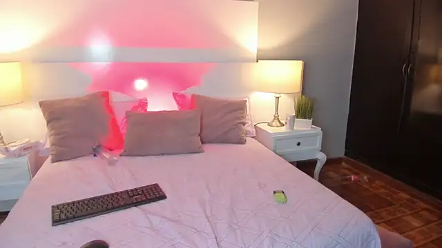 emily roberts1 online show from November 2025 04:29:02 AM