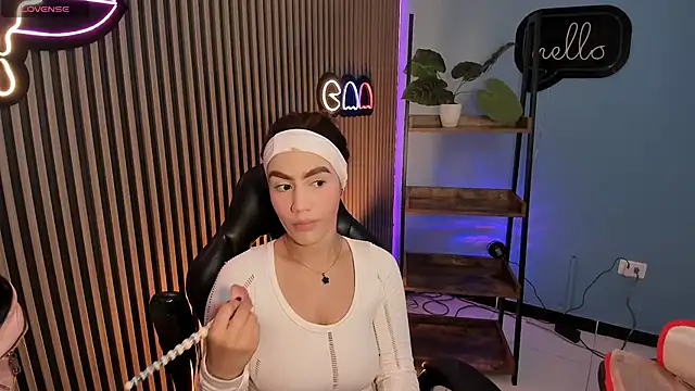 emily roberts1 online show from December 2025 09:31:02 PM