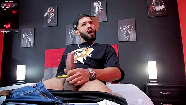 Thiagogomez online show from December 2024 12:35:01 PM