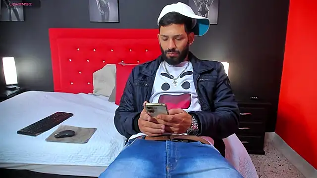 Thiagogomez online show from January 2025 12:49:01 PM