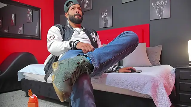 Thiagogomez online show from March 2025 12:46:01 PM