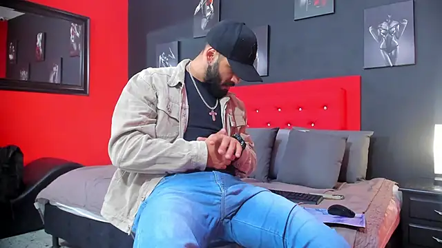 Thiagogomez online show from September 2025 12:27:02 PM