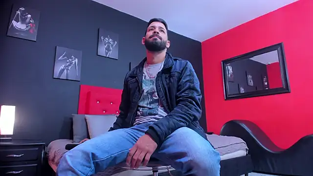 Thiagogomez online show from November 2025 12:15:02 PM