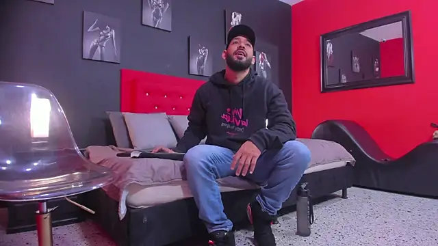 Thiagogomez online show from November 2025 12:38:01 PM