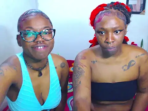 Snapshot of The_wickles_4443 chatting on February 2025 03:52:02 AM The wickles 4443 online show from February 2025 03:52:02 AM