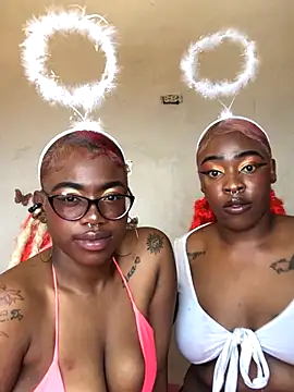 Snapshot of The_wickles_4443 chatting on November 2025 05:24:01 PM The wickles 4443 online show from November 2025 05:24:01 PM