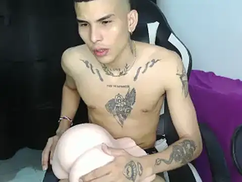 Snapshot of hot_king20 chatting on March 2025 05:42:01 AM hot king20 online show from March 2025 05:42:01 AM