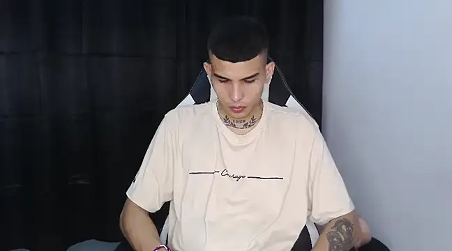 Snapshot of hot_king20 chatting on March 2025 02:26:01 AM hot king20 online show from March 2025 02:26:01 AM