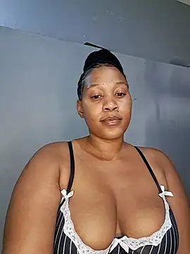 Toya P online show from November 2025 12:02:01 AM