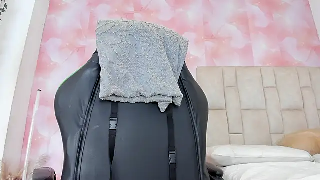 aida rose  online show from February 2026 06:03:01 PM