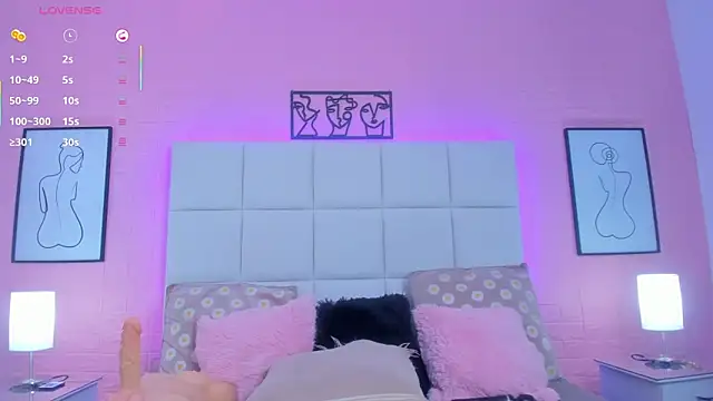 Snapshot of charlotte_kisss chatting on April 2026 07:58:01 PM charlotte kisss online show from April 2026 07:58:01 PM