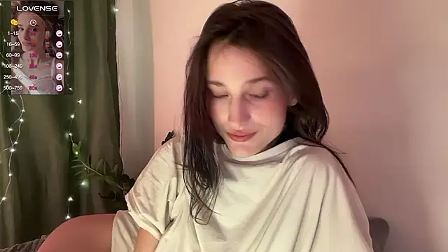 Snapshot of Fleur_Delis chatting on December 2024 10:37:01 PM Fleur Delis online show from December 2024 10:37:01 PM