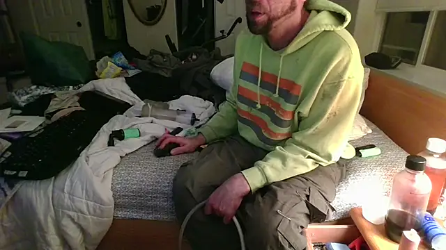 Snapshot of HandsumHungDaddy chatting on March 2025 04:58:02 AM HandsumHungDaddy online show from March 2025 04:58:02 AM