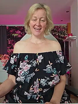 Snapshot of MarleneBloem chatting on May 2026 07:36:02 AM MarleneBloem online show from May 2026 07:36:02 AM