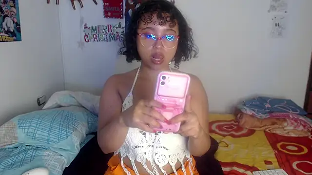 Snapshot of lou_cute chatting on December 2024 08:39:02 AM lou cute online show from December 2024 08:39:02 AM