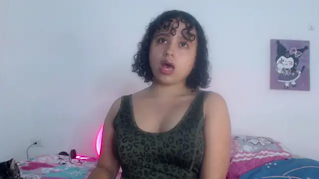 Snapshot of lou_cute chatting on February 2025 04:10:01 AM lou cute online show from February 2025 04:10:01 AM